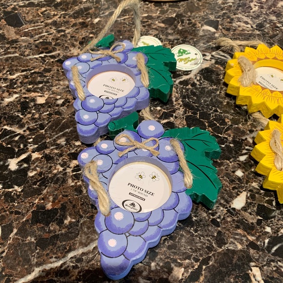 Adorable set of hanging fruit and sunflower picture frames - Picture 2 of 6